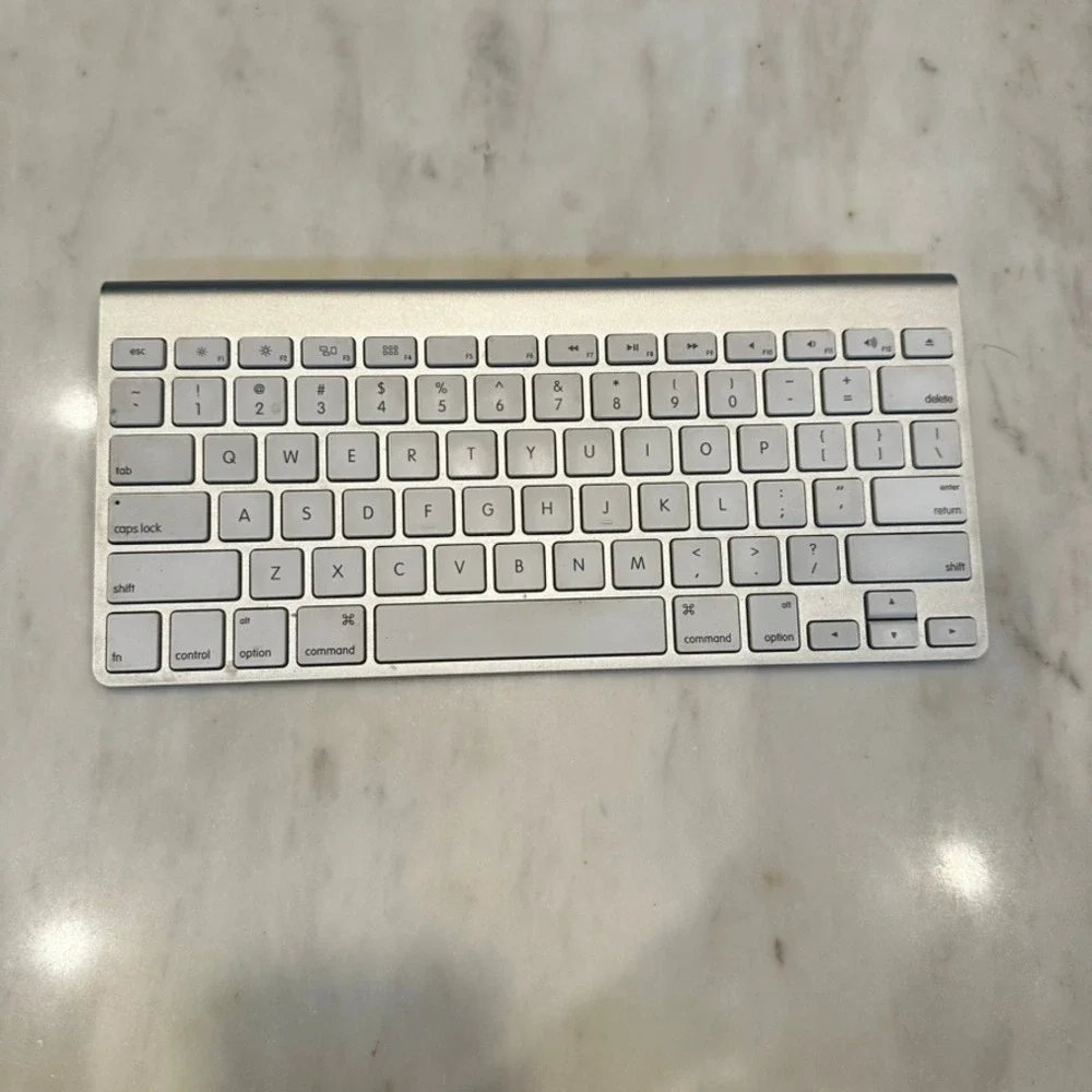 Apple Wireless Keyboard A1314 Bluetooth Silver Aluminum MC184LL/B Mac iPad